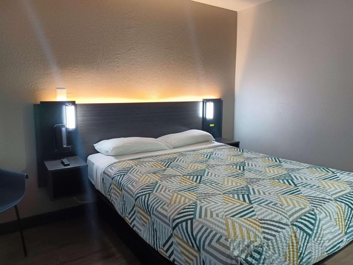 Motel 6-Fresno, Ca - Blackstone North Buitenkant foto