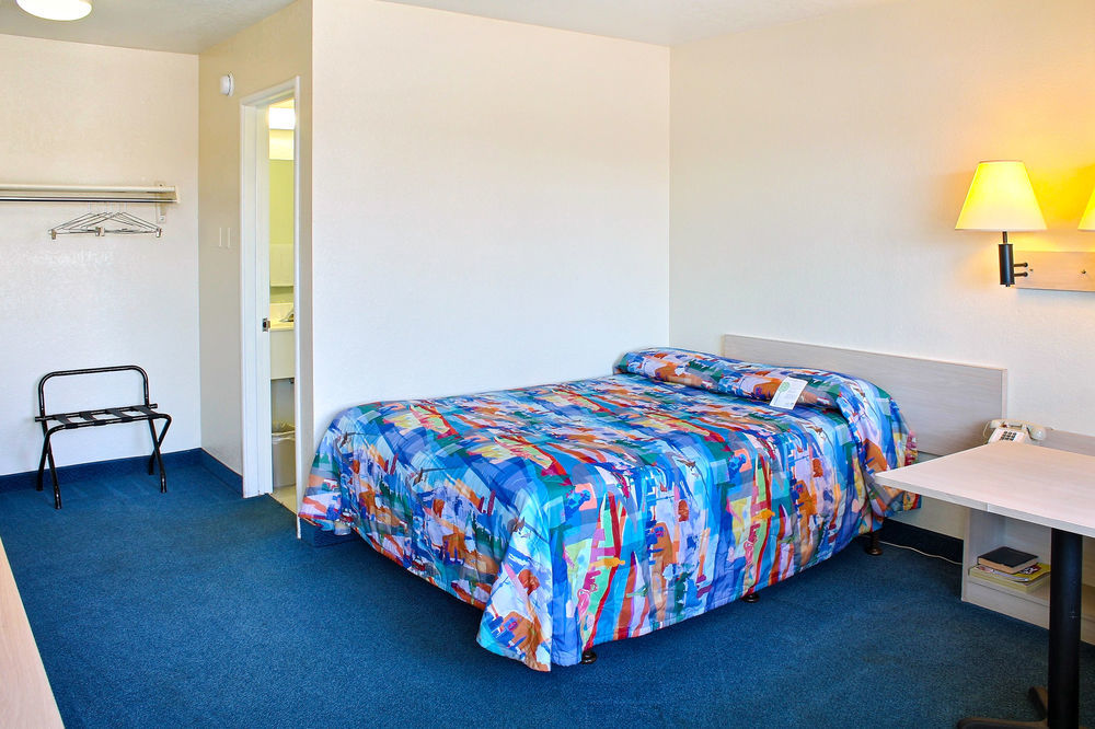 Motel 6-Fresno, Ca - Blackstone North Buitenkant foto