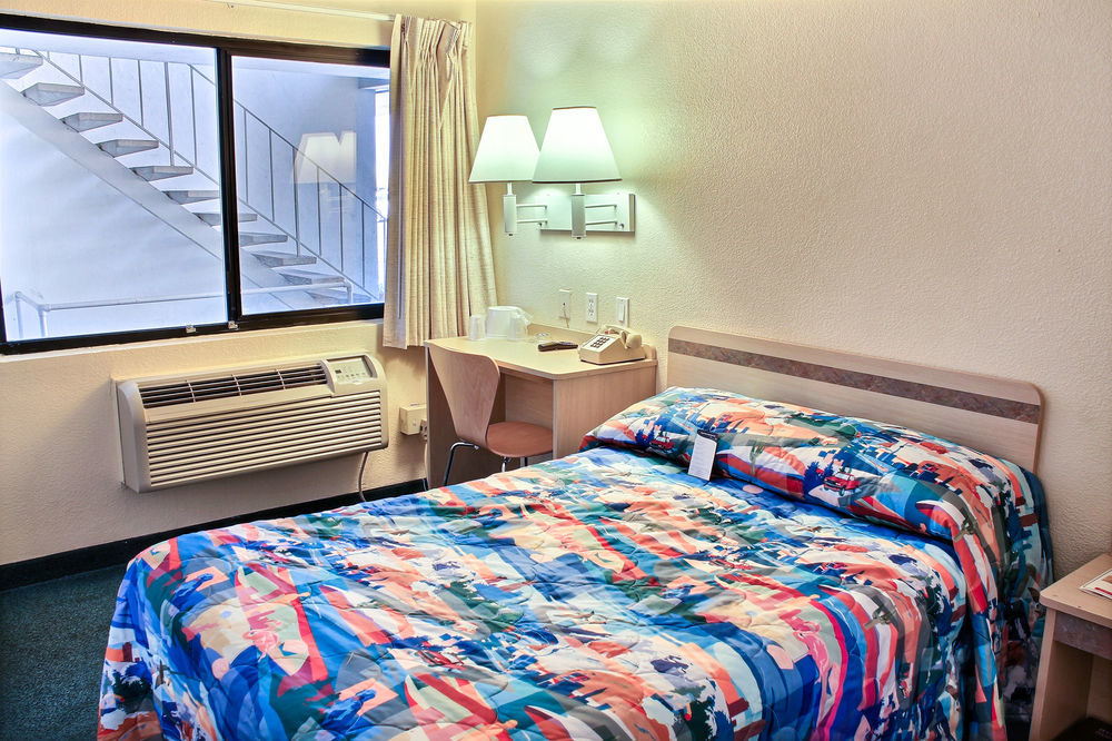 Motel 6-Fresno, Ca - Blackstone North Buitenkant foto