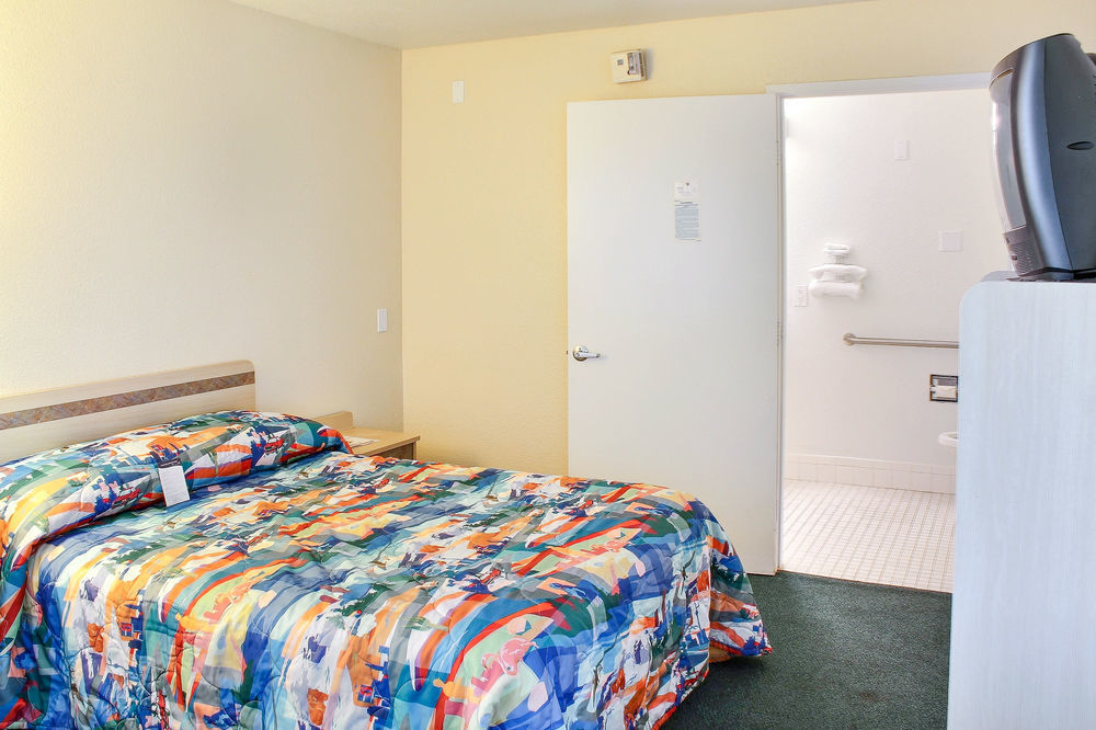 Motel 6-Fresno, Ca - Blackstone North Buitenkant foto