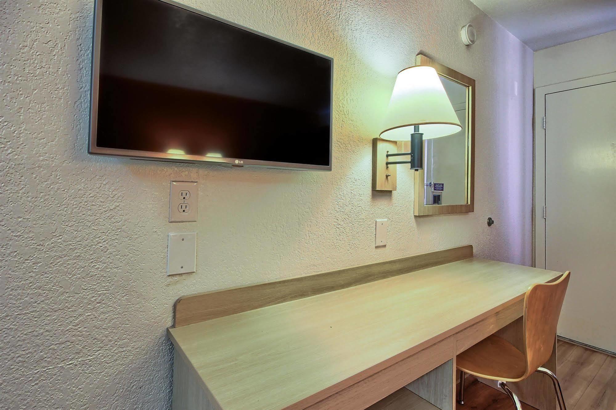 Motel 6-Fresno, Ca - Blackstone North Buitenkant foto