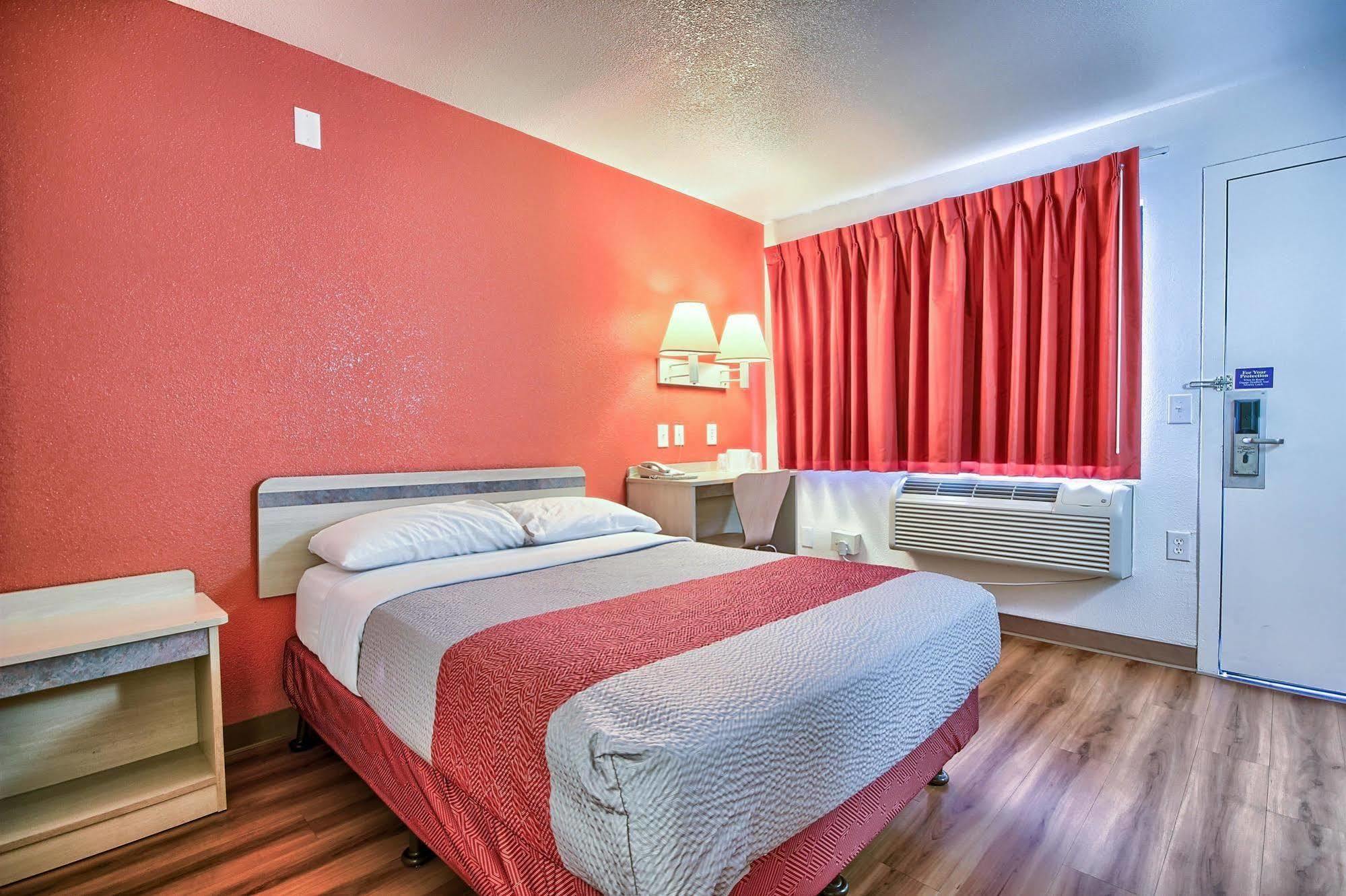 Motel 6-Fresno, Ca - Blackstone North Buitenkant foto