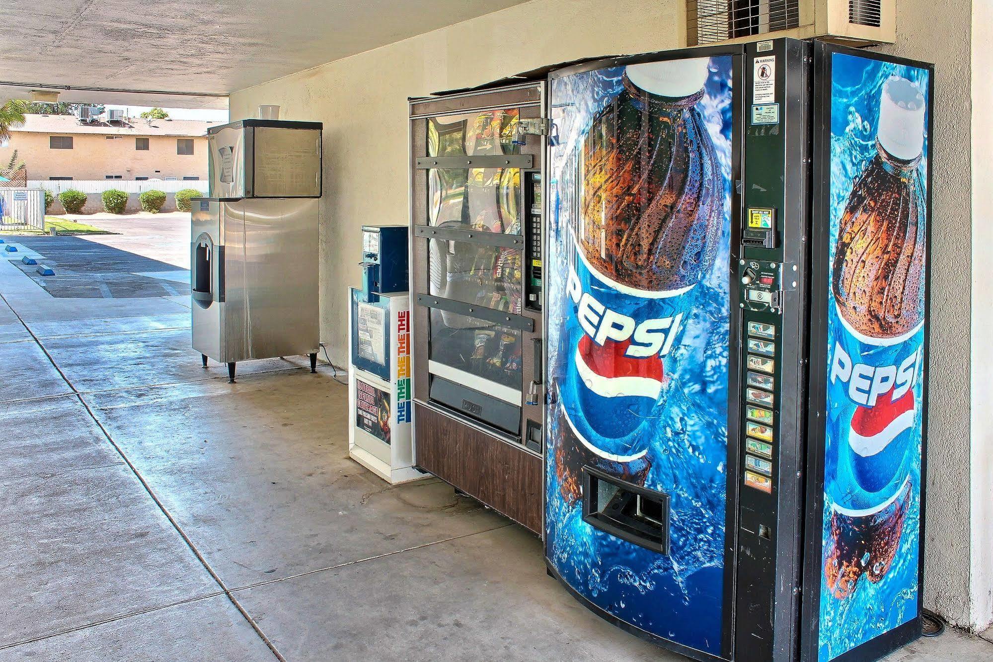 Motel 6-Fresno, Ca - Blackstone North Buitenkant foto